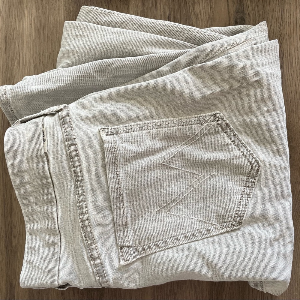 MOTHER “the looker” Ankle Jeans. Size 29